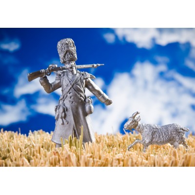 Мародер из французской армии с козой