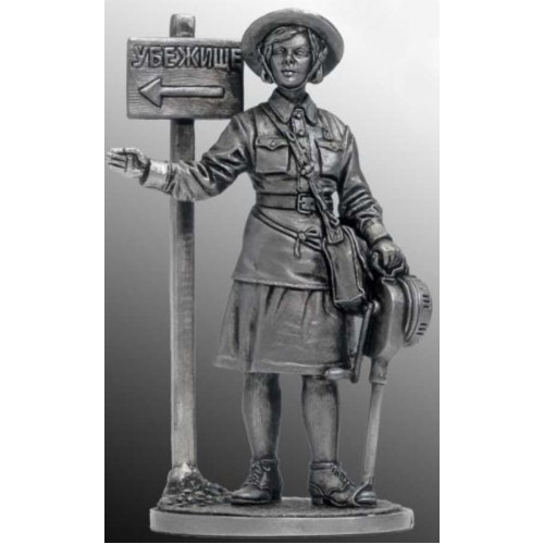 Девушка - инструктор МПВО с ручной сиреной, 1941-44 гг. СССР