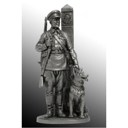 Младший сержант Пограничных войск НКВД с собакой, 1941 г. СССР