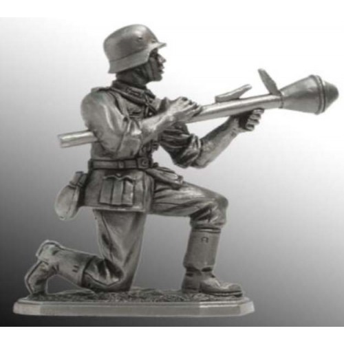 Немецки пехотинец с Фауст-патроном, 1944-45