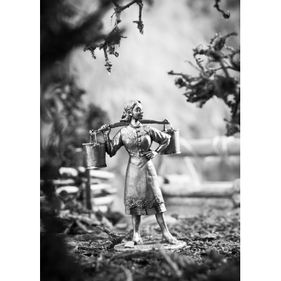 Галя с ведрами.