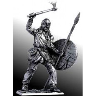 Викинг с топором и копьем, 9-10 вв