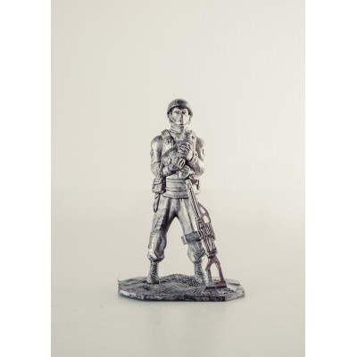 Боец с пулеметом и котом