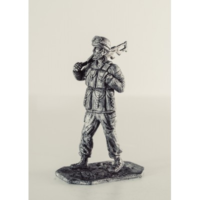 Вежливый боец с пулеметом