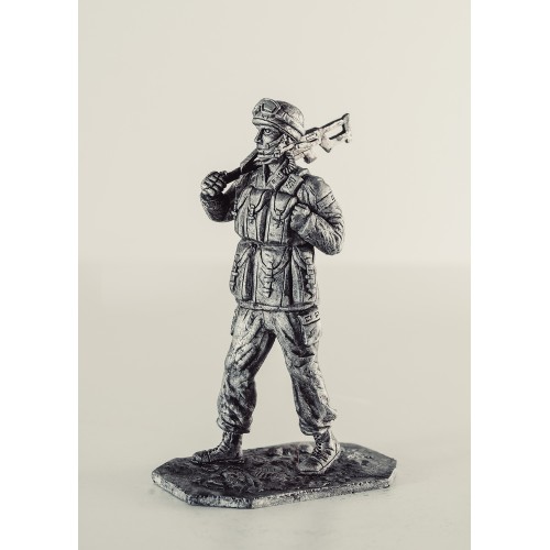 Вежливый боец с пулеметом