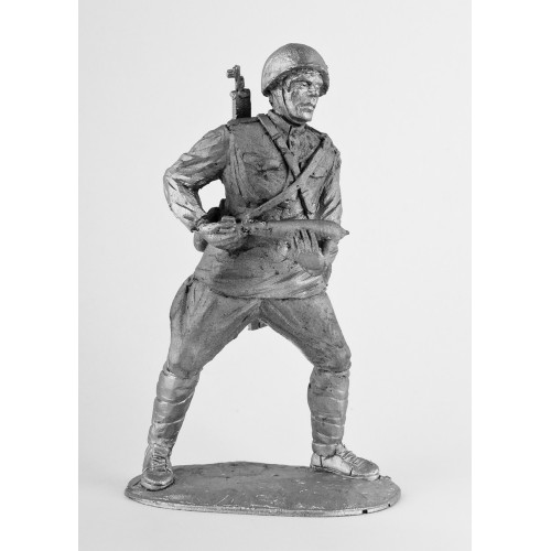 Рядовой из расчета миномета РККА, заряжающий