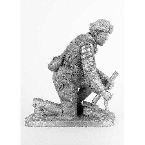 Минометчик РККА с минометом-лопатой