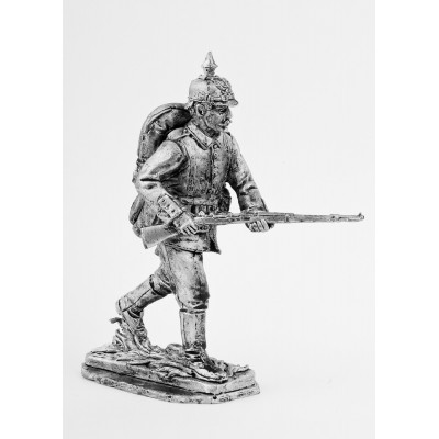 Немецкий солдат в атаке (1 мировая)