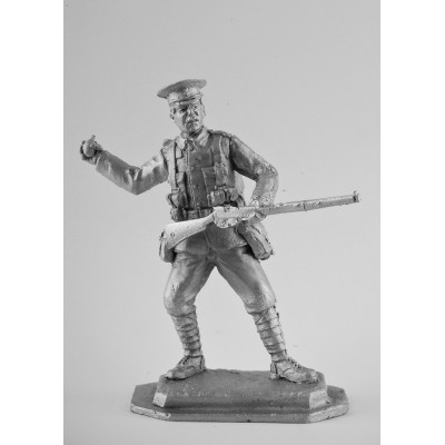 Британский рядовой с гранатой, 1915