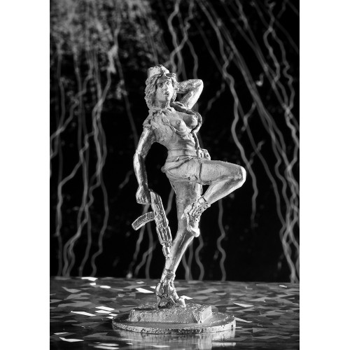 Девушка с АКС