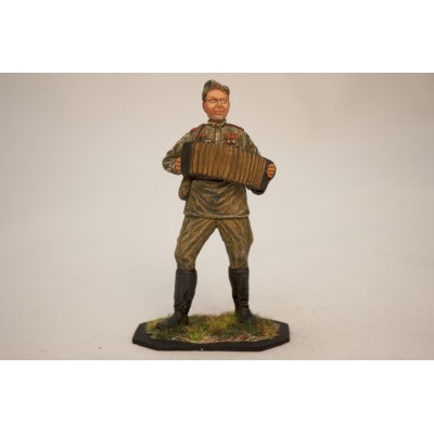 Красноармеец РККА с тальянкой