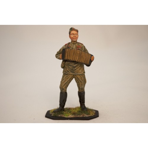 Красноармеец РККА с тальянкой