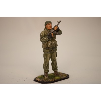 Вежливый боец с автоматом