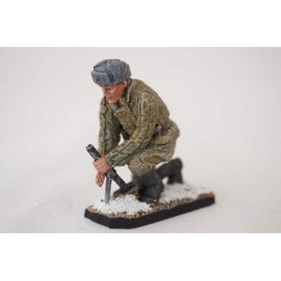 Минометчик РККА с минометом-лопатой