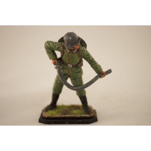 Помощник огнеметчика, 1916 г.