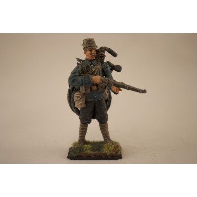 Французский рядовой с велосипедом 1915 г.