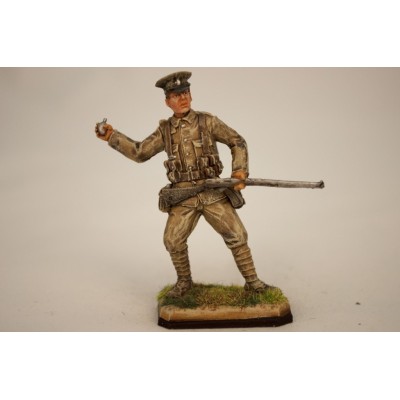 Британский рядовой с гранатой, 1915 г